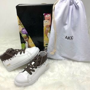 “AKID Toddler “Anthony Hi” Chocolate Milk Sneakers